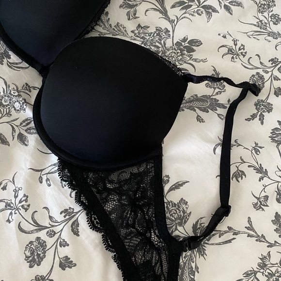 Calvin Klein Plunge Push Up Bra - Picture 4 of 4